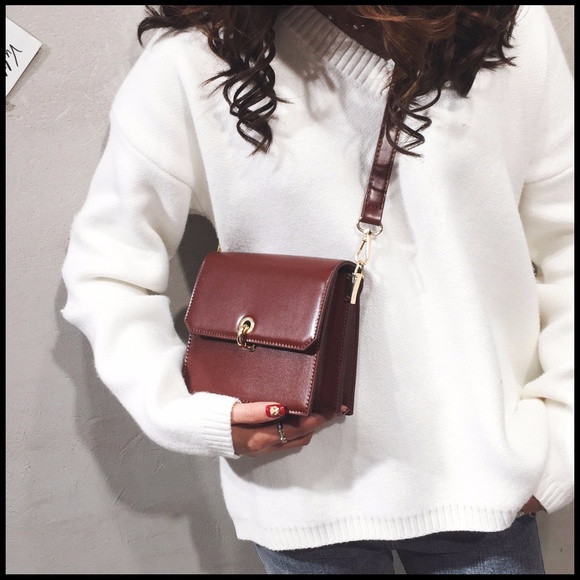 NEW ROME Crossbody / Shoulder Bag - Picture 2 of 8